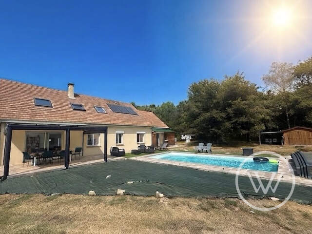 T7 Piscine, sur 4300m² de terrain — photo du bien