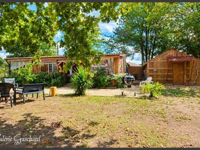 MENESPLET (24) Chalet bois avec dépendance, piscine et grand terrain clos proche Montpon-Ménestérol — photo du bien