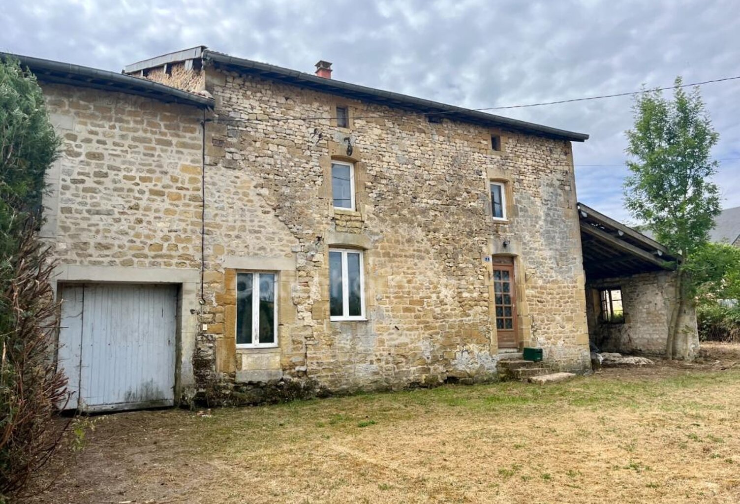 Corps de ferme en pierre à rénover – Plus de 400 m² de bâtiments – Terrain 1 000 m² – Beau potentiel en Ardennes Autruche (08240) — photo 1