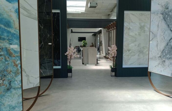 À VENDRE – FONDS DE COMMERCE DE CARRELAGE & LOCAL COMMERCIAL – À PROXIMITÉ DE LORIENT - Zone commerciale — photo 2