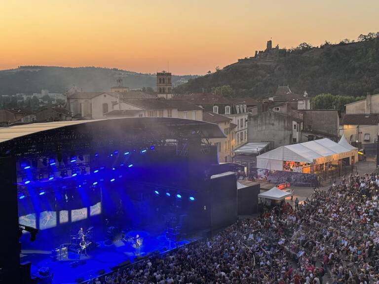 Vienne – T4 RE 2020 avec loggia, trois chambres et stationnement privatif double — photo 1