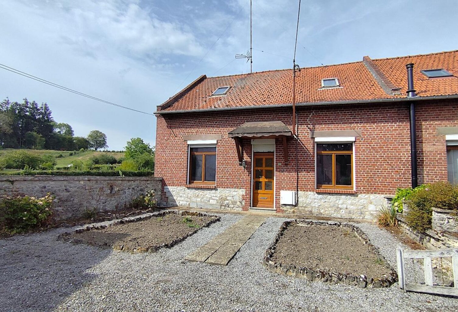 Maison semi-individuelle de 138 m² à Etroeungt — photo 1