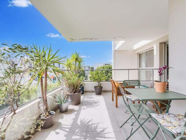 MARSEILLE 9e – EXCLUSIVITÉ ORPI – SUPERBE T4 TRAVERSANT AVEC GRANDE TERRASSE — photo du bien