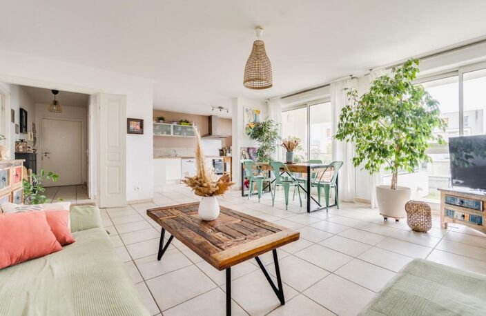 MARSEILLE 9e – EXCLUSIVITÉ ORPI – SUPERBE T4 TRAVERSANT AVEC GRANDE TERRASSE — photo 2