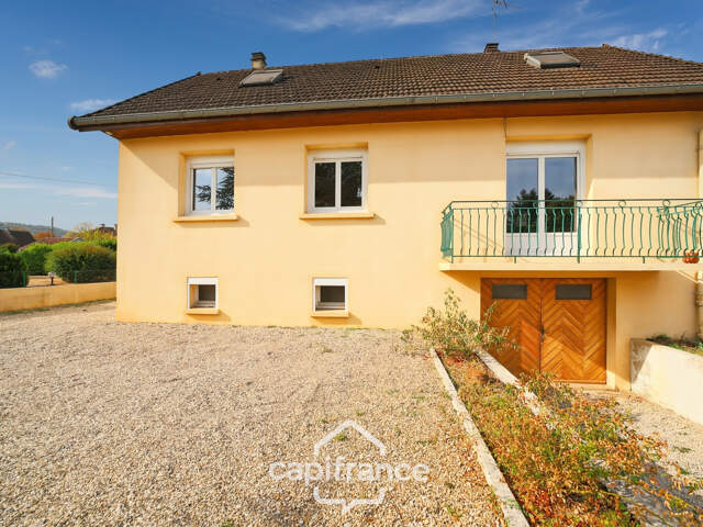Maison sur sous-sol complet, 4 chambres avec grand garage et terrain clos à Domblans (39) — photo du bien