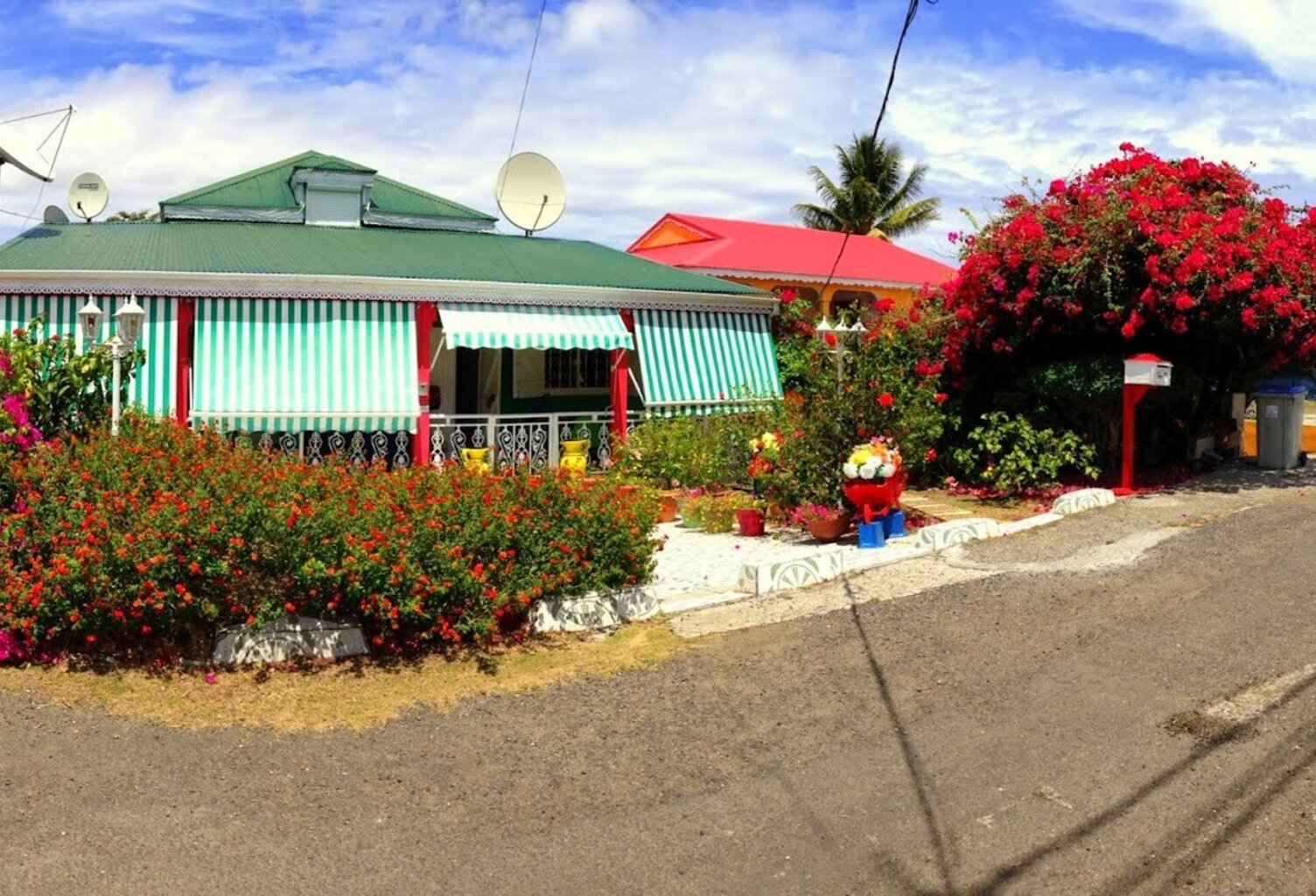 EN EXCLUSIVITE - A VENDRE – GRANDE MAISON FAMILIALE AVEC FORT POTENTIEL LOCATIF - QUARTIER RECHERCHE SAINTE ANNE — photo 1