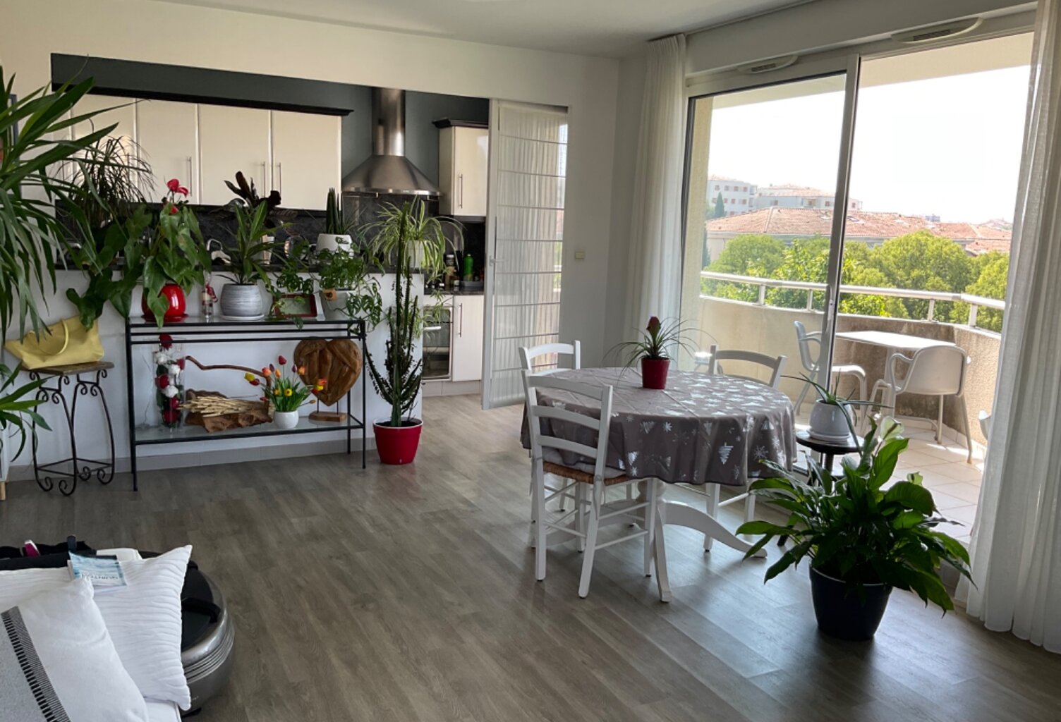 Appartement à vendre 4 pièces AIX EN PROVENCE (13) en étage élevé avec terrasse et grand garage — photo 1