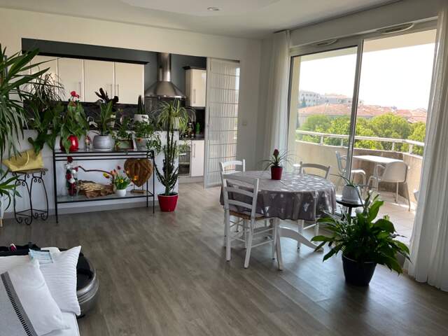 Appartement à vendre 4 pièces AIX EN PROVENCE (13) en étage élevé avec terrasse et grand garage — photo du bien