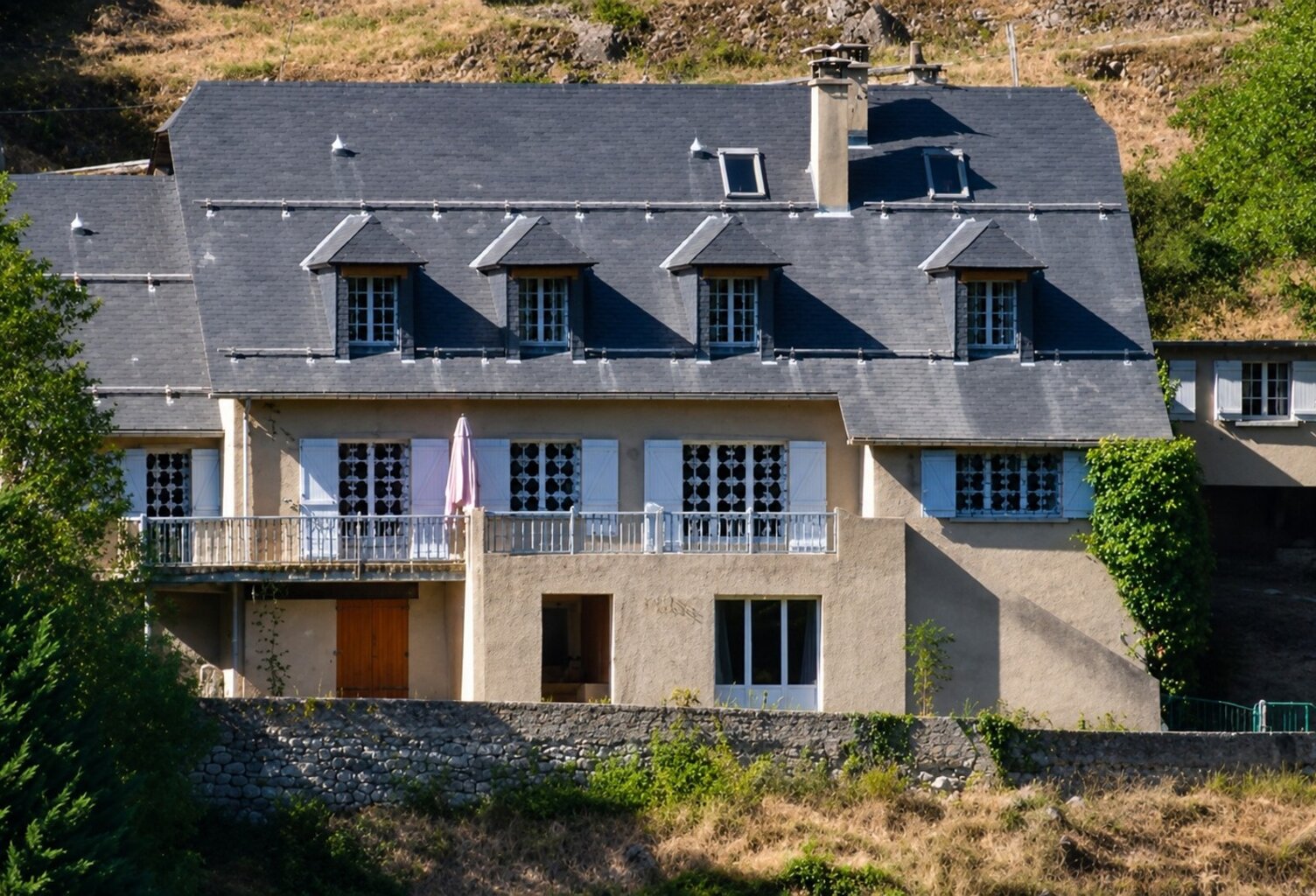 CAUTERETS (65), vaste maison de caractère avec vue panoramique sur le village de Cauterets — photo 1