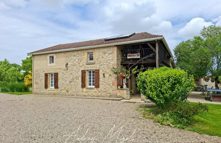 Propriété en pierre avec maison, gîte, 245m², 7 chambres, piscine, 300m² de dépendances, parc de 2,5 hectares — photo 2