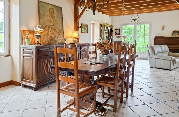 Propriété en pierre avec maison, gîte, 245m², 7 chambres, piscine, 300m² de dépendances, parc de 2,5 hectares — photo 4
