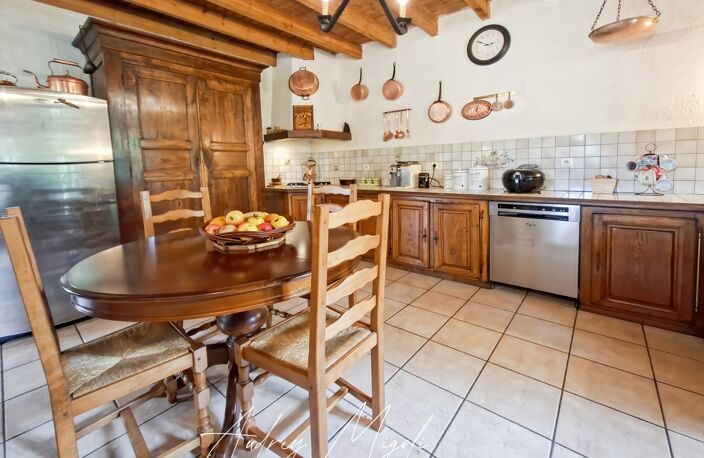 Propriété en pierre avec maison, gîte, 245m², 7 chambres, piscine, 300m² de dépendances, parc de 2,5 hectares — photo 5