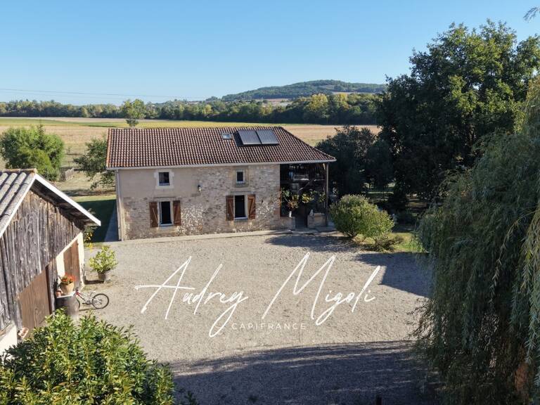 Propriété en pierre avec maison, gîte, 245m², 7 chambres, piscine, 300m² de dépendances, parc de 2,5 hectares — photo 1