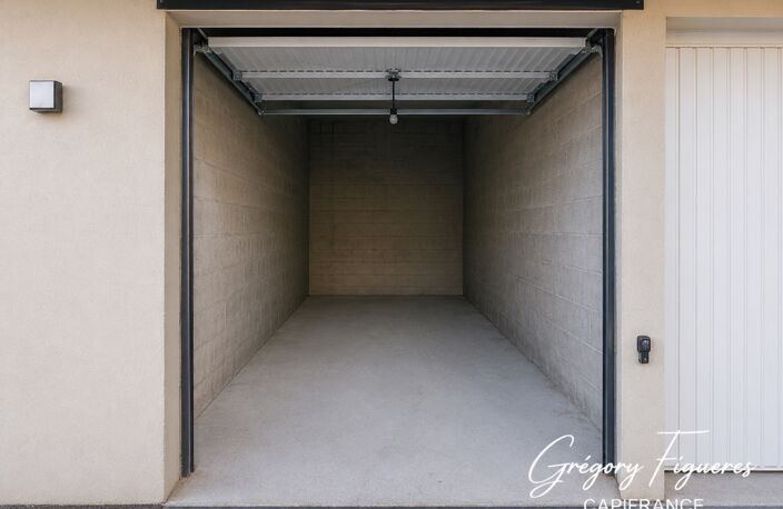 GARAGE FERMÉ À LOUER – 14,1 m² – DÉCINES-CHARPIEU – RUE DE LA RÉPUBLIQUE — photo 2
