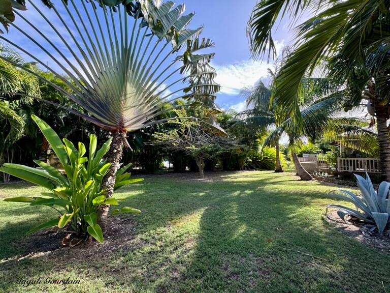 A VENDRE - BUNGALOW ENTIEREMENT MEUBLE ET EQUIPE AVEC TERRAIN DE 575M2 – SAINT FRANCOIS — photo 1