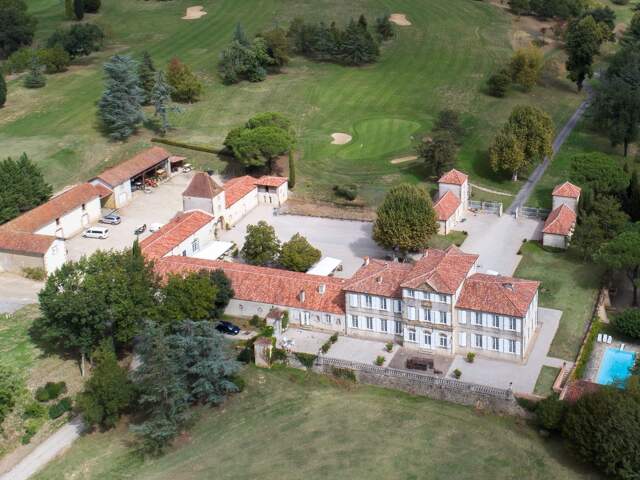 Élégant château du XIXᵉ siècle sur 70 ha, vue panoramique sur les Pyrénées, à 1h30 de Toulouse-Blagnac — photo du bien