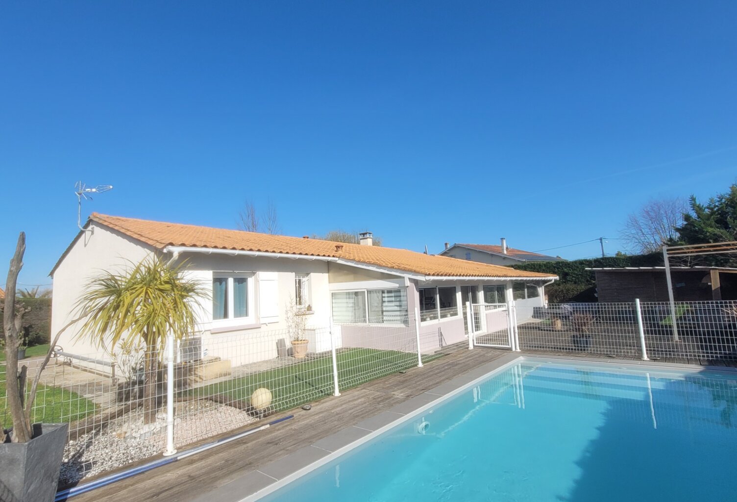 Maison à vendre avec jardin et piscine — photo 1