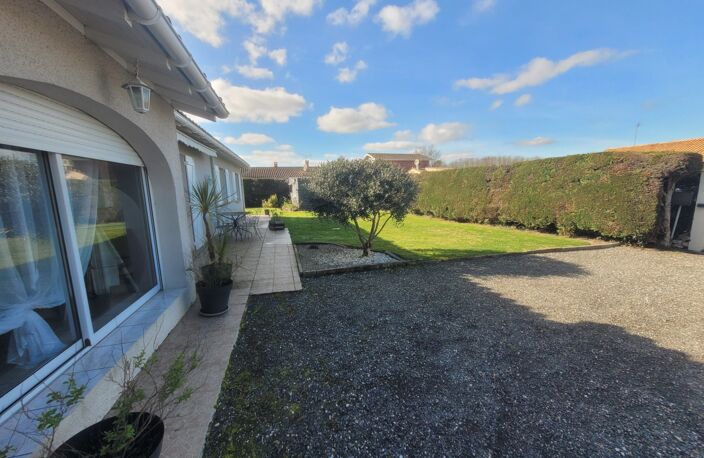 Maison à vendre avec jardin et piscine — photo 4