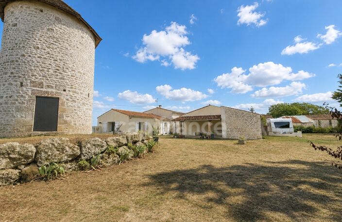 Maison entièrement rénovée avec moulin – 3 chambres – Dépendance de 116 m² – Secteur très calme — photo 2
