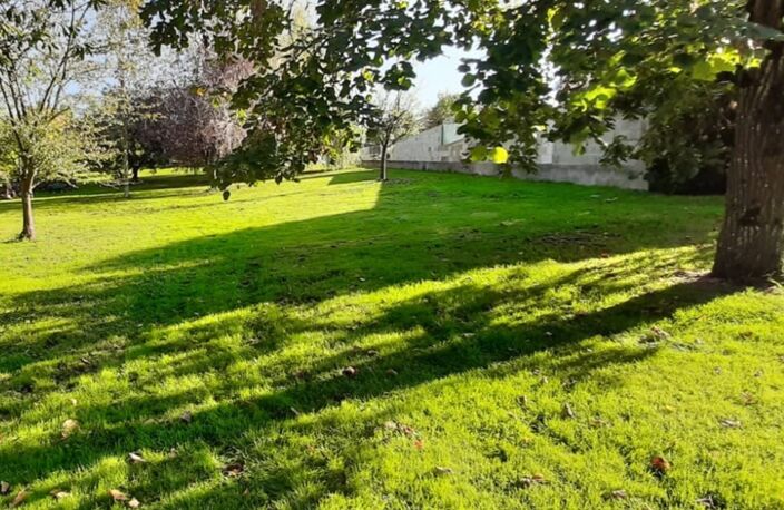 Terrain constructible de 1389 m² - Hors lotissement — photo 2