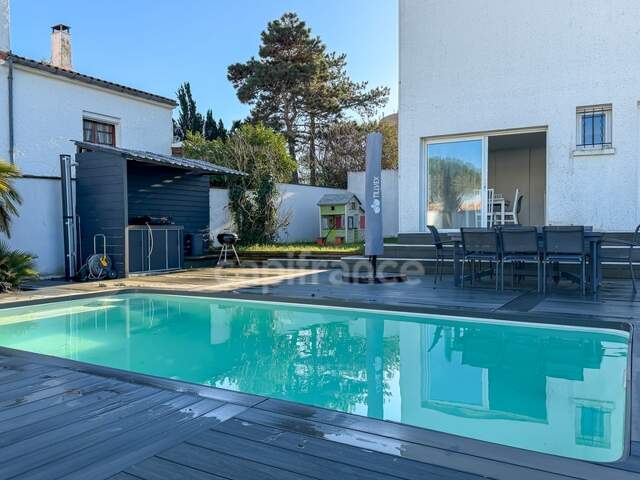 Maison à vendre 4 pièces ROYAN (17) - Piscine chauffée - Terrain de 375m² — photo du bien