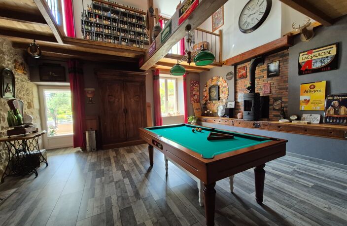 Maison avec nombreuses dépendances, studio et terrain constructible de plus de 3 000 m² — photo 2