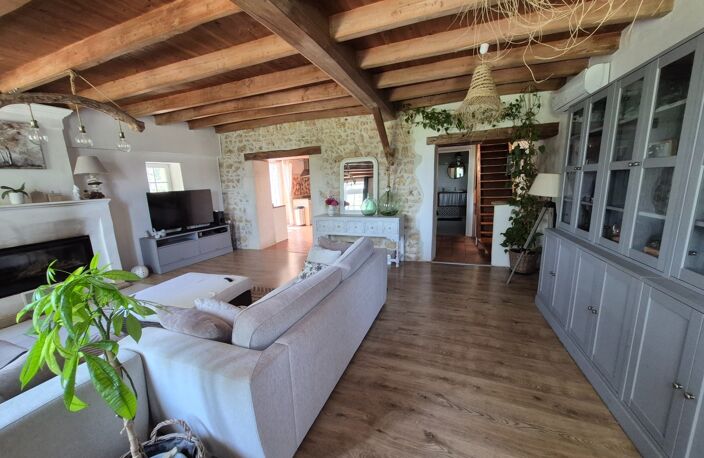 Maison avec nombreuses dépendances, studio et terrain constructible de plus de 3 000 m² — photo 4