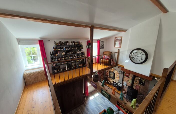 Maison avec nombreuses dépendances, studio et terrain constructible de plus de 3 000 m² — photo 5
