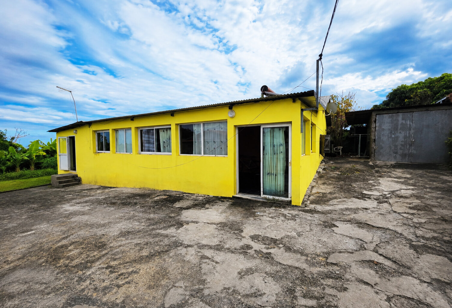 Maison de plain pied à rénover vendre 5 pièces LA RIVIERE sur 932 m2 d terrain .(974) — photo 1