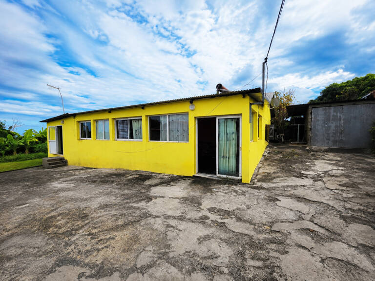 Maison de plain pied à rénover vendre 5 pièces LA RIVIERE sur 932 m2 d terrain .(974) — photo 1