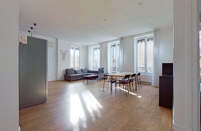37 rue Paul Chenavard Lyon 69001  - T2 bis Meublé - 1290  €CC — photo 3