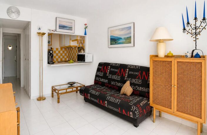 LA GRANDE-MOTTE (34280) – STUDIO CABINE AVEC COIN NUIT – 31,59 M² – BALCON – VUE MER & PORT – EXPOSITION SUD – ASCENSEUR — photo 4