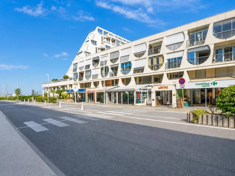LA GRANDE-MOTTE (34280) – STUDIO CABINE AVEC COIN NUIT – 31,59 M² – BALCON – VUE MER & PORT – EXPOSITION SUD – ASCENSEUR — photo 1