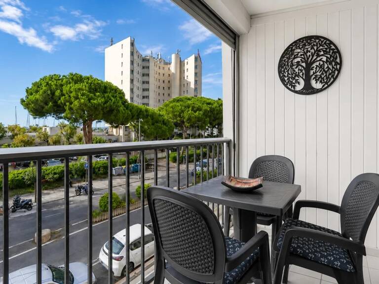 LA GRANDE-MOTTE (34280) – STUDIO CABINE AVEC COIN NUIT – 31,59 M² – BALCON – VUE MER & PORT – EXPOSITION SUD – ASCENSEUR — photo 1