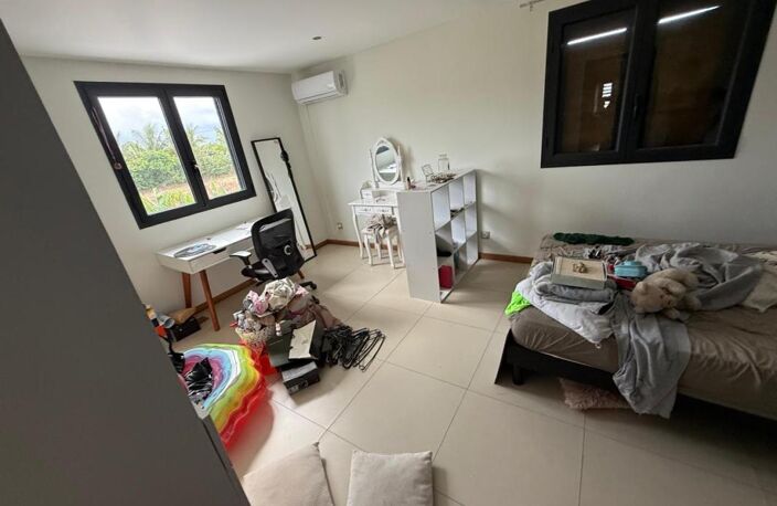 Maison F4 de 160 m2 avec piscine et jacuzzi à Bras Panon — photo 4