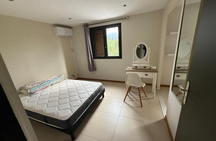 Maison F4 de 160 m2 avec piscine et jacuzzi à Bras Panon — photo 5