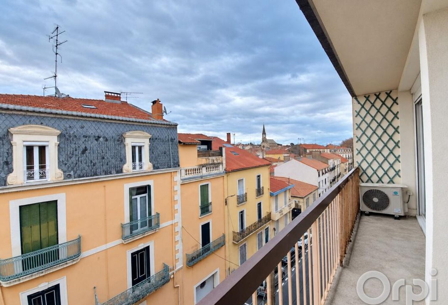 BEZIERS - Appartement À Louer — photo 1