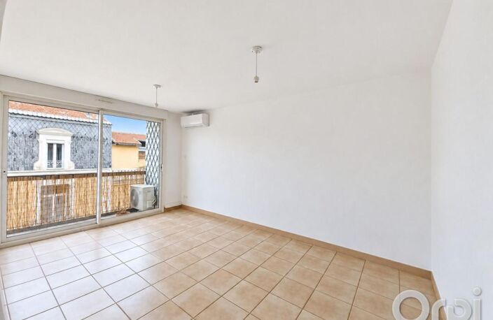 BEZIERS - Appartement À Louer — photo 2