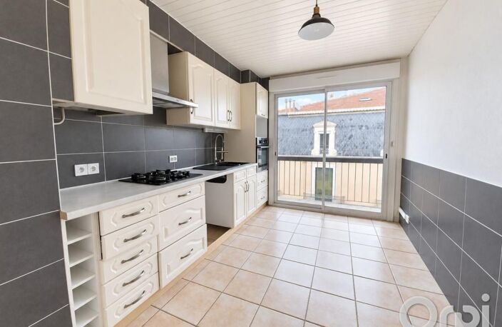 BEZIERS - Appartement À Louer — photo 4