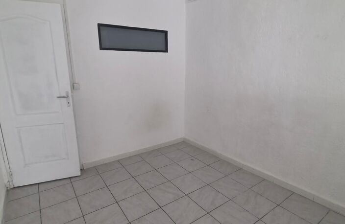 BEZIERS - Appartement À Louer — photo 4