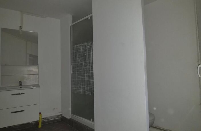 BEZIERS - Appartement À Louer — photo 5