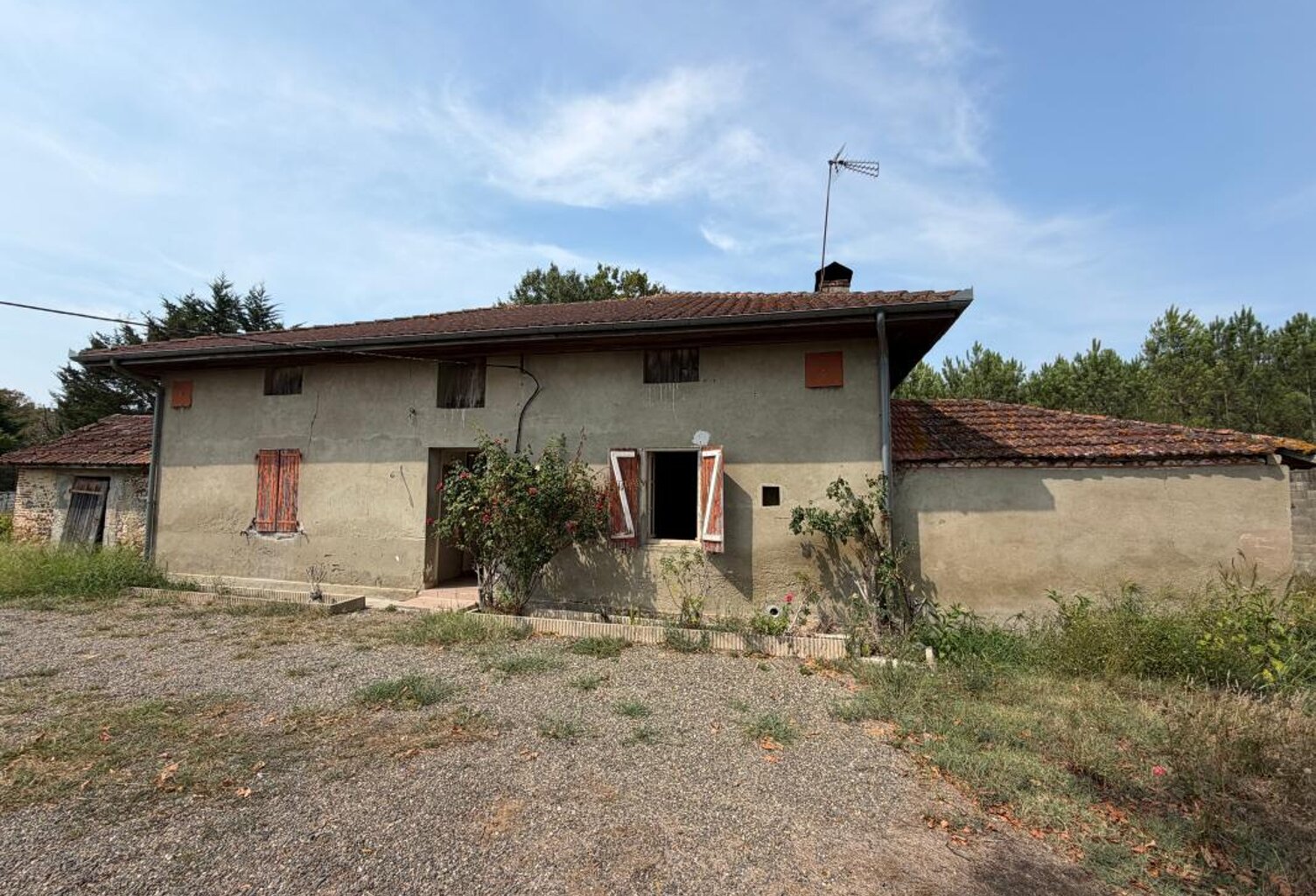 Maison à rénover sur plus de 5000 m² de terrain — photo 1