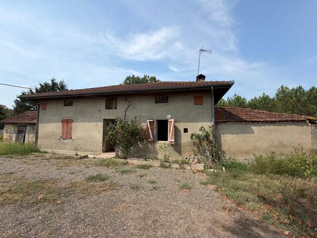 Maison à rénover sur plus de 5000 m² de terrain — photo du bien