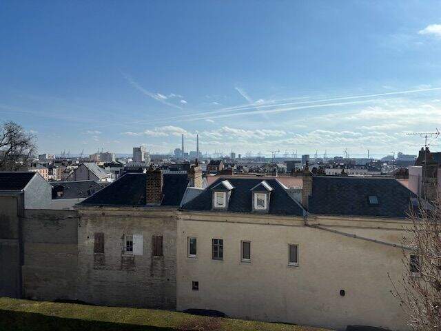 Appartement À Vendre — photo du bien