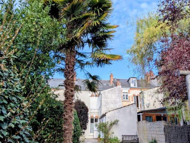 Maison de ville de caractère avec jardin de 458 m² à deux pas de l'hyper-centre d'Orléans — photo du bien