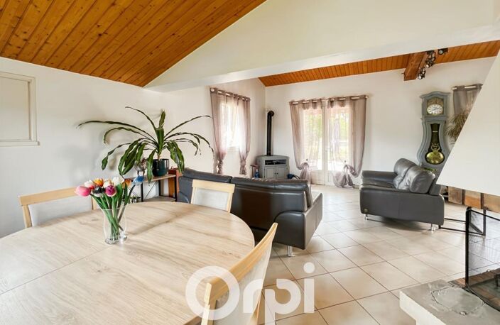 À Vendre - SAINT-CYR-EN-TALMONDAIS – Maison de 126 m² sur 4 800 m² de terrain — photo 4