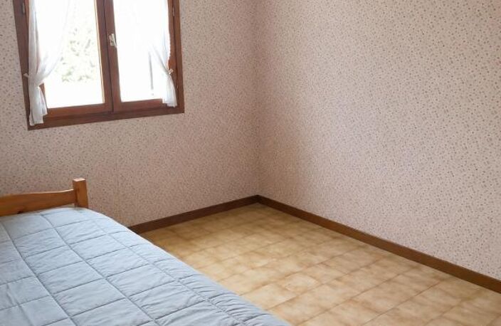 AUSSILLON MAISON DE PLAIN-PIED SUR SOUS-SOL COMPLET ET JARDIN — photo 5