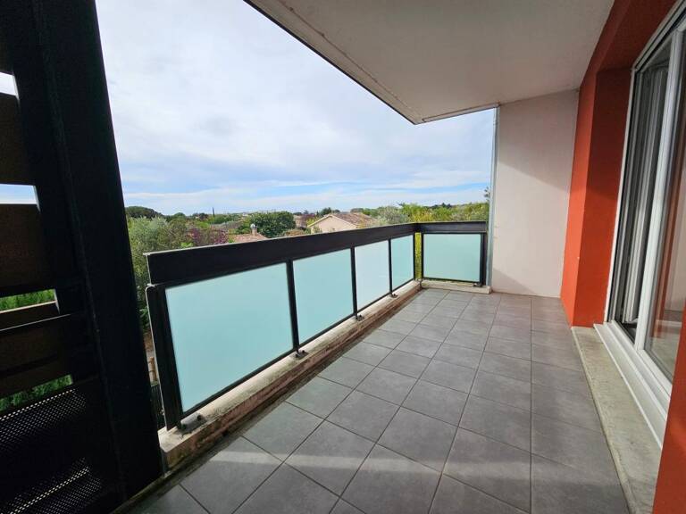 Appartement T2 avec grande terrasse et garage boxé — photo 1