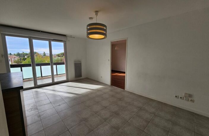 Appartement T2 avec grande terrasse et garage boxé — photo 2