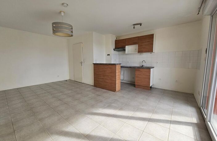 Appartement T2 avec grande terrasse et garage boxé — photo 3